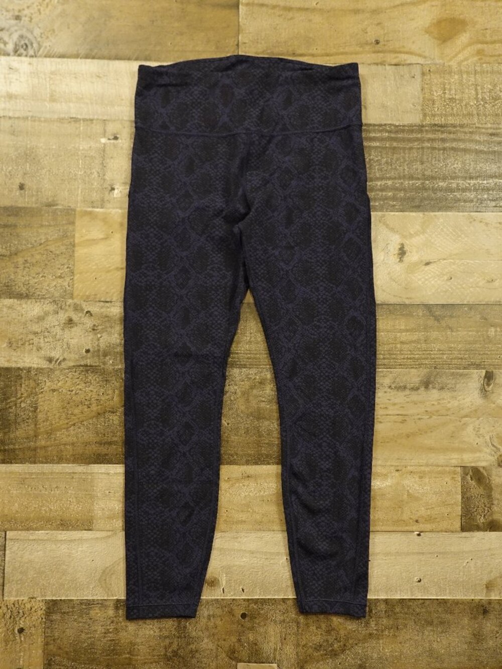 Athleta Ultimate Stash Pocket Snake Print 7/8 Tight Women’s Small Purple Navy
